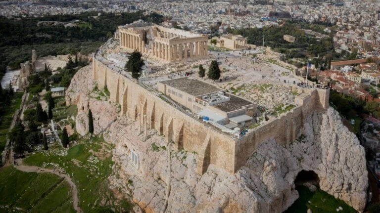 Σε ποιον ανήκει η Ακρόπολη; Αυτή είναι η απάντηση του Υπ. Πολιτισμού!